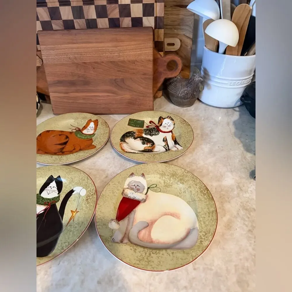 Sakura Fidlestix Christmas Cat-Themed Decorative Plates x4